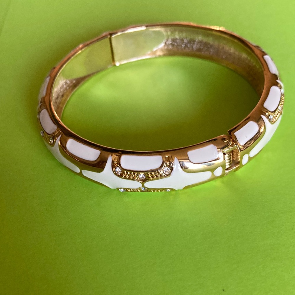 NWOT hinged rd. bracelet w/white enamel between gold designs. $25 - Picture 1 of 6